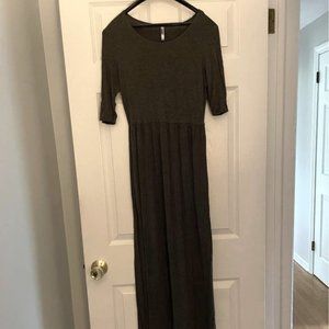 !! NWOT - NEVER WORN - Size XL 1/2 Sleeve Gray Maxi Dress